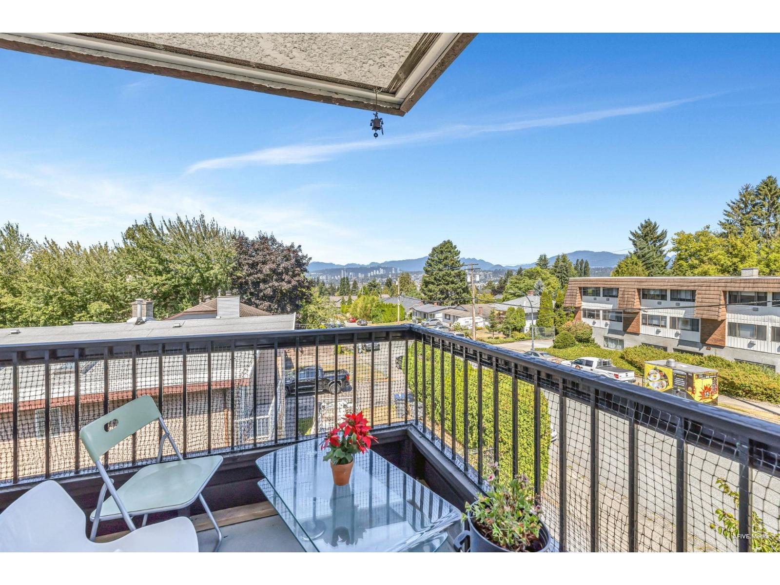 Photo 22 of 304 13530 Hilton Road, Surrey BC