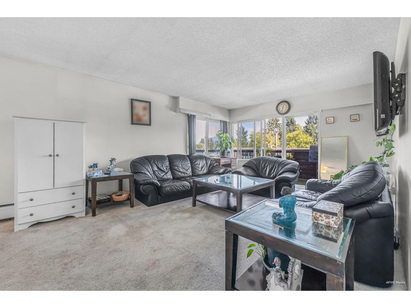 Photo 7 of 304 13530 Hilton Road, Surrey BC