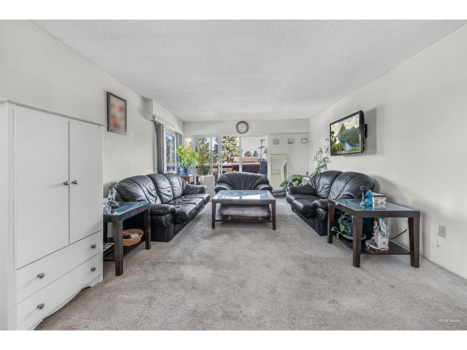 Photo 8 of 304 13530 Hilton Road, Surrey BC