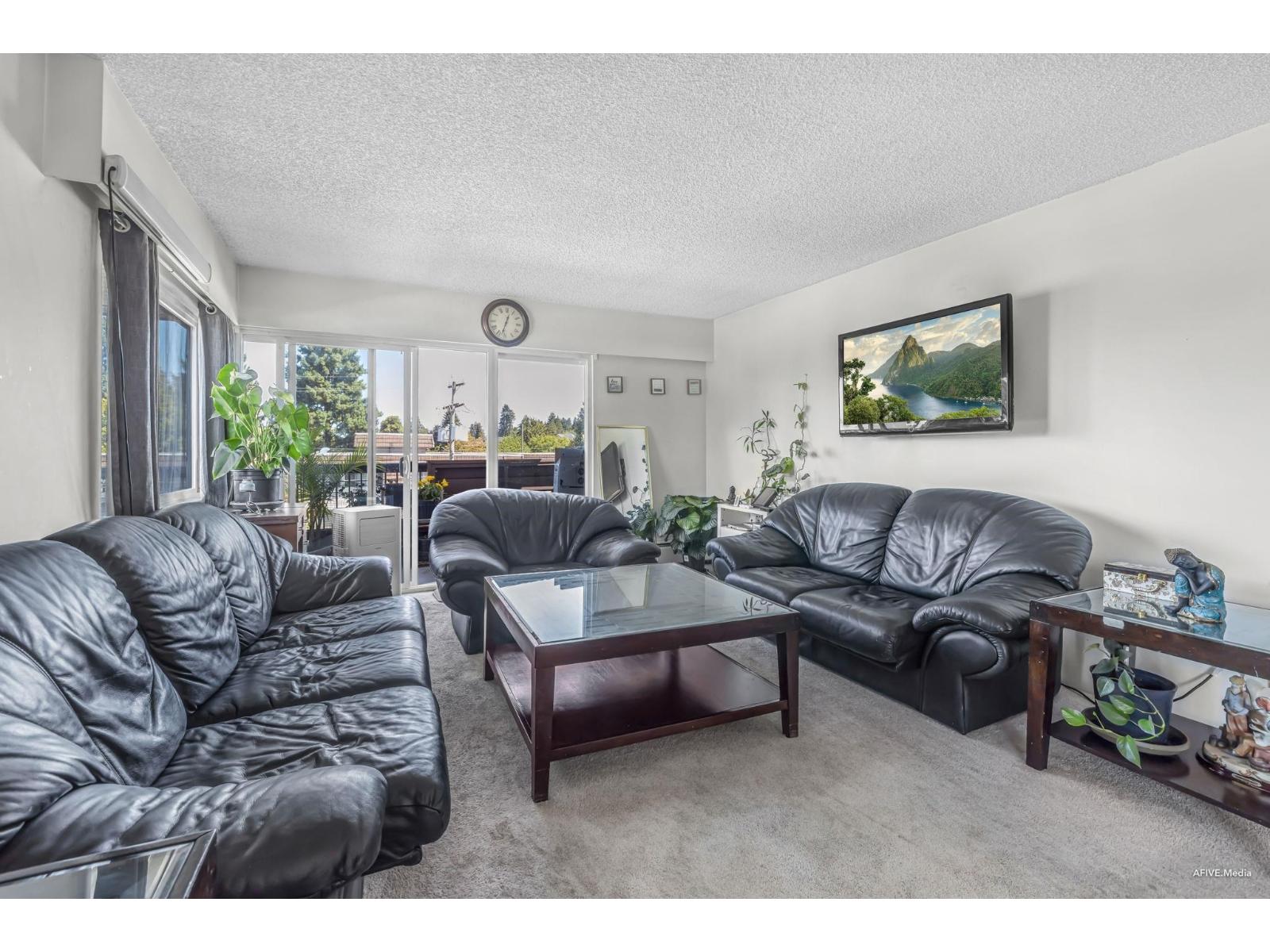 Photo 9 of 304 13530 Hilton Road, Surrey BC
