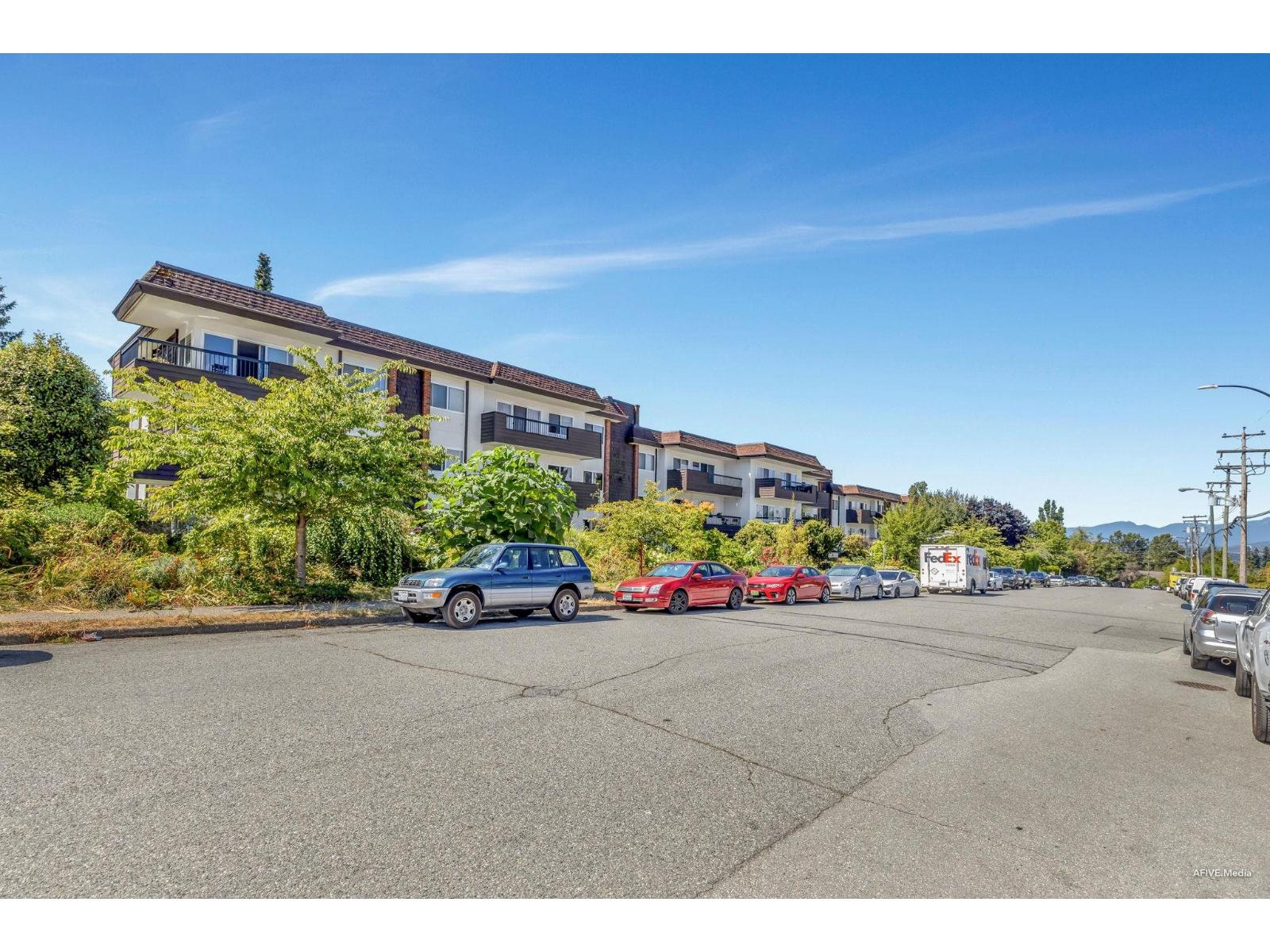 Photo 2 of 304 13530 Hilton Road, Surrey BC
