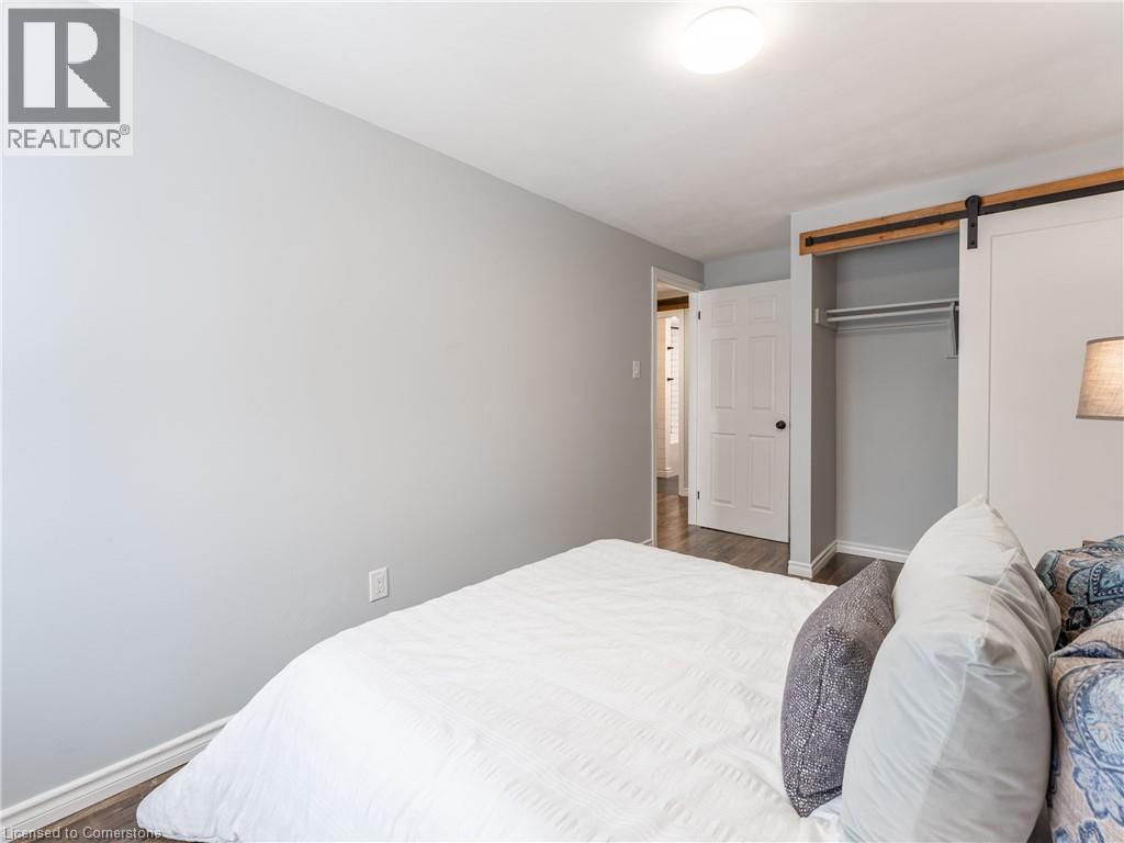Photo 13 of 68 Gledhill Crescent, Hamilton ON