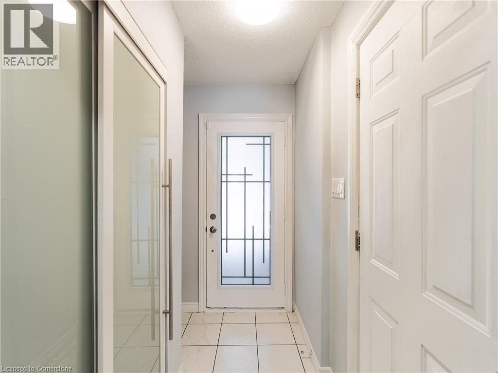 Photo 24 of 68 Gledhill Crescent, Hamilton ON