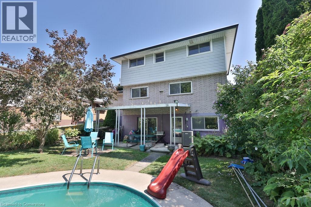 Photo 10 of 37 Sunrise Crescent, Dundas ON