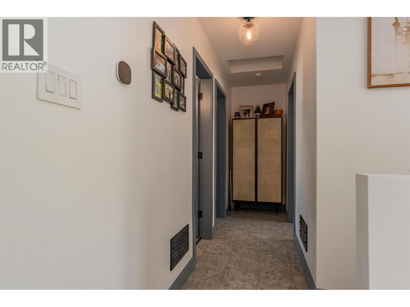 301 SYLVIA Crescent, Trail