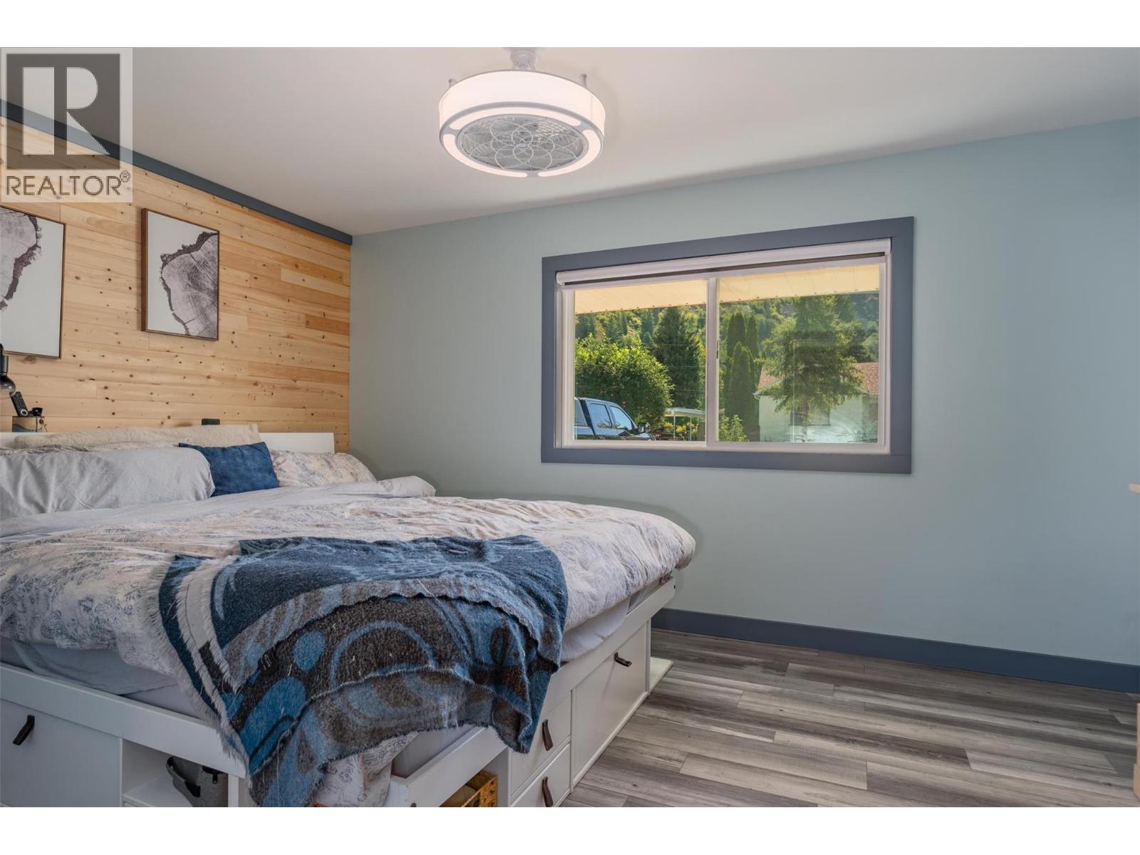 301 SYLVIA Crescent, Trail
