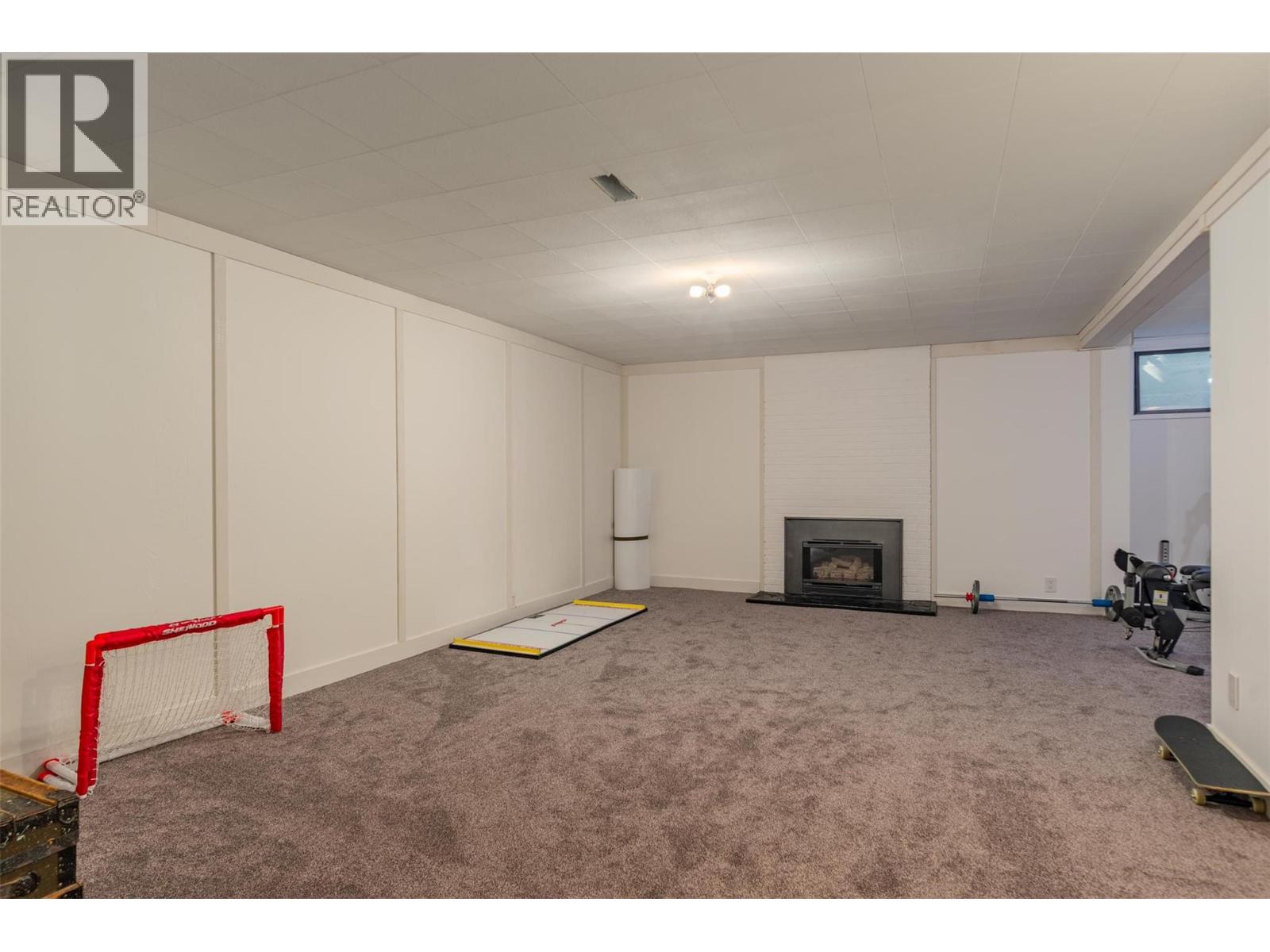 301 SYLVIA Crescent, Trail