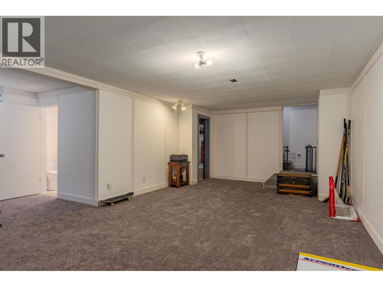 301 SYLVIA Crescent, Trail