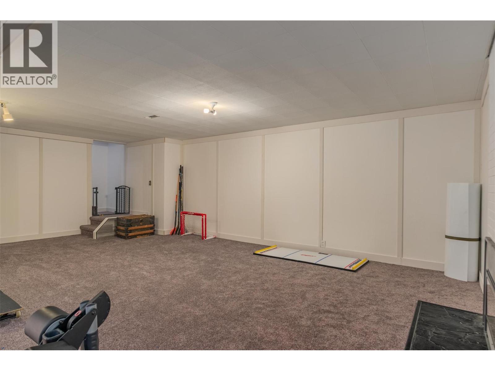 301 SYLVIA Crescent, Trail