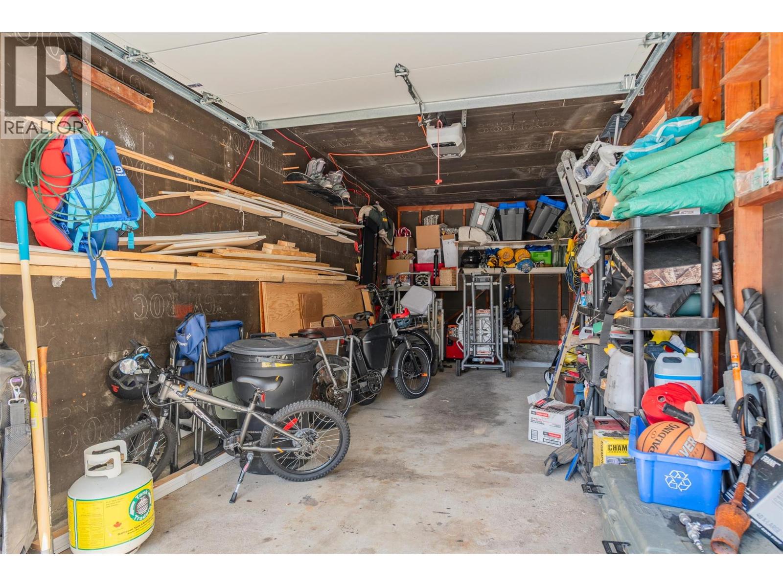 301 SYLVIA Crescent, Trail