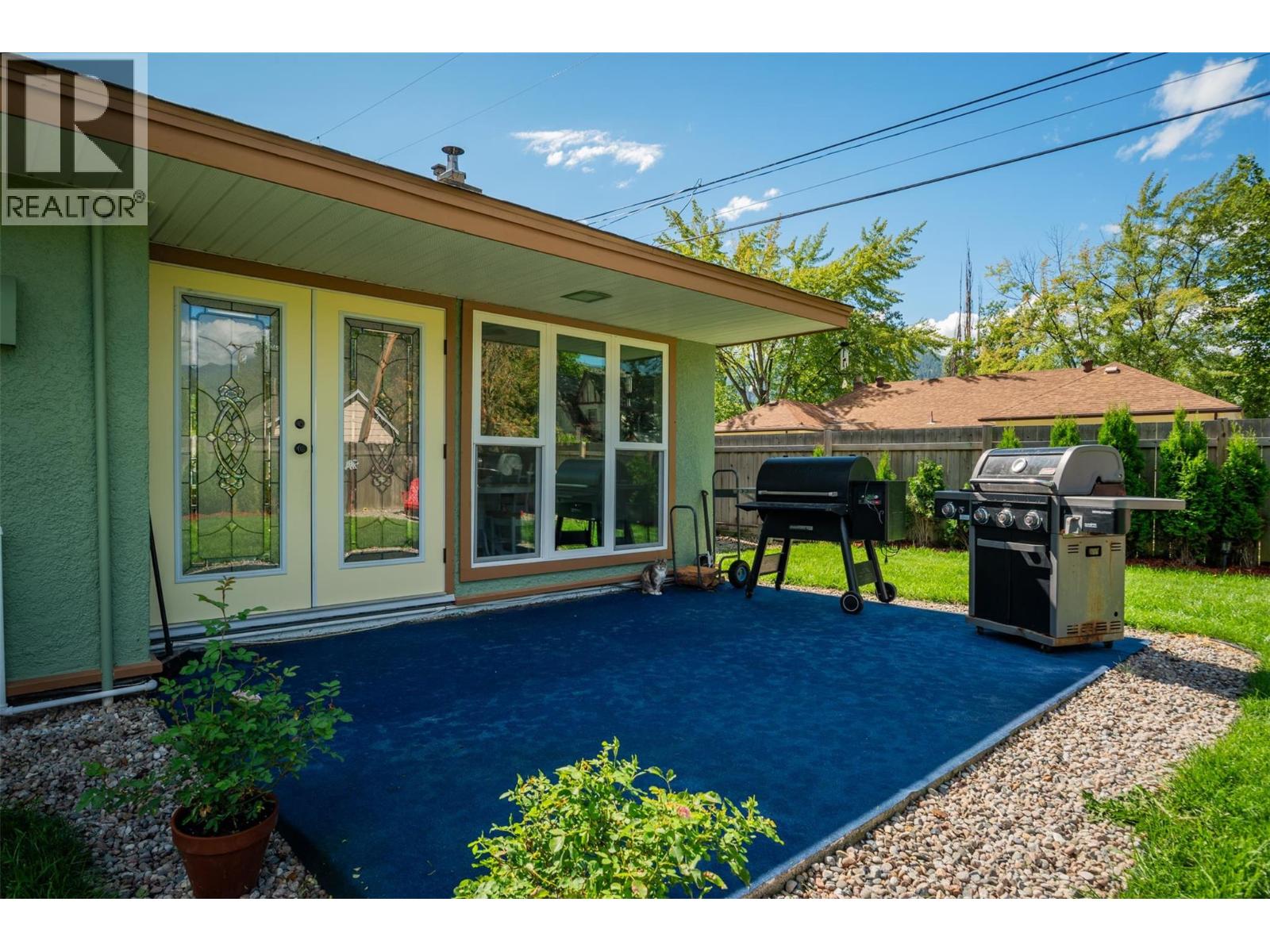 301 SYLVIA Crescent, Trail