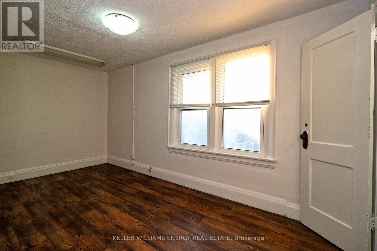Photo 4 of 1 20 Colborne Street W, Oshawa ON