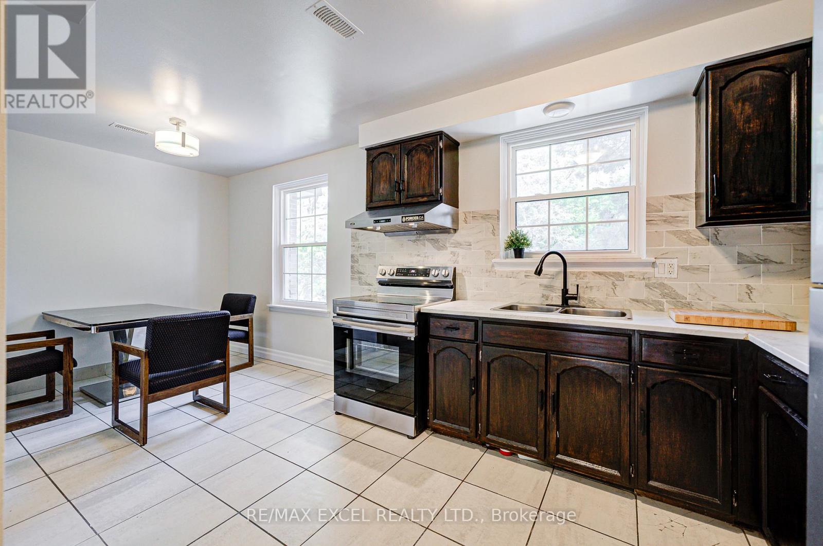 Photo 9 of 1 20 Crockamhill Drive, Toronto ON