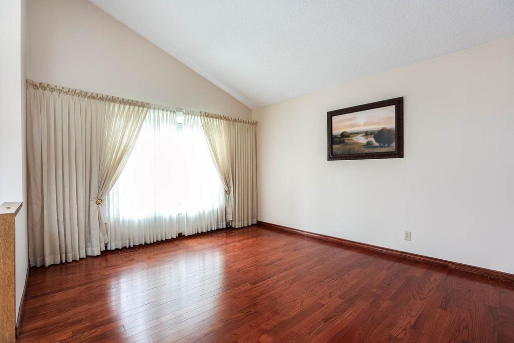 Photo 6 of 23 Malmsbury Avenue, Winnipeg MB