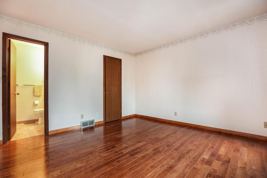 Photo 9 of 23 Malmsbury Avenue, Winnipeg MB