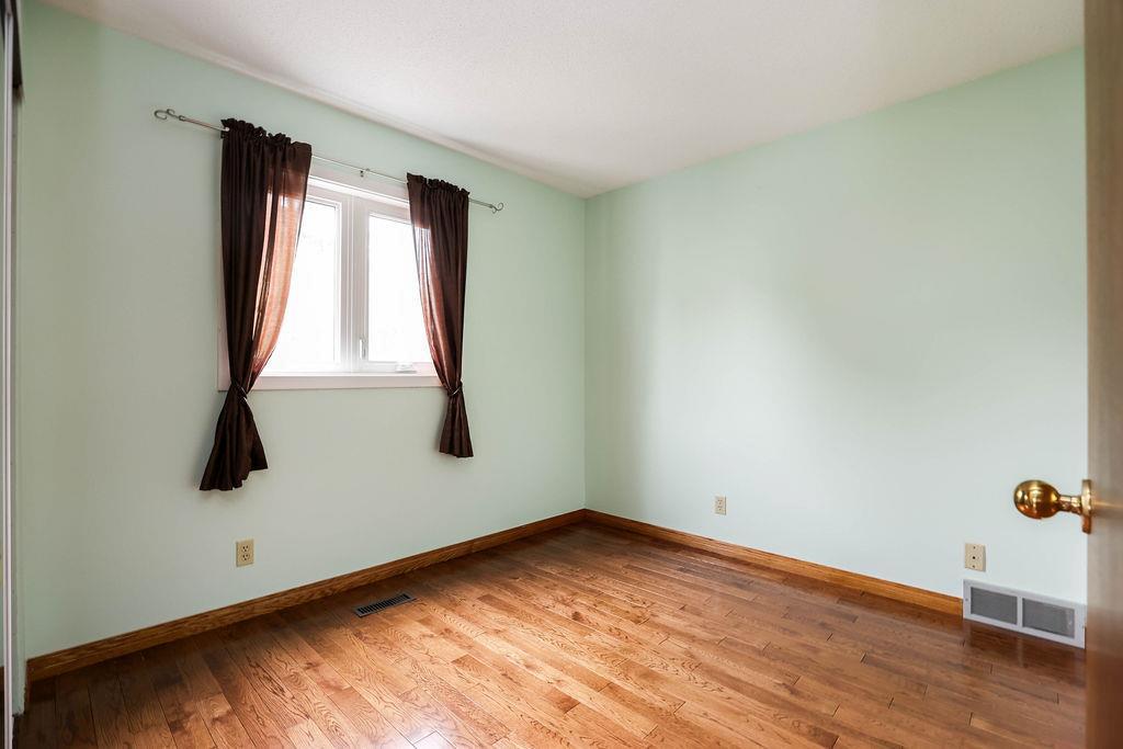 Photo 12 of 23 Malmsbury Avenue, Winnipeg MB