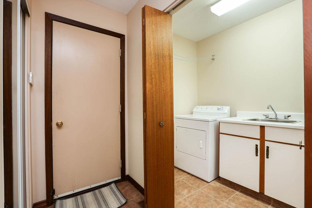 Photo 5 of 23 Malmsbury Avenue, Winnipeg MB