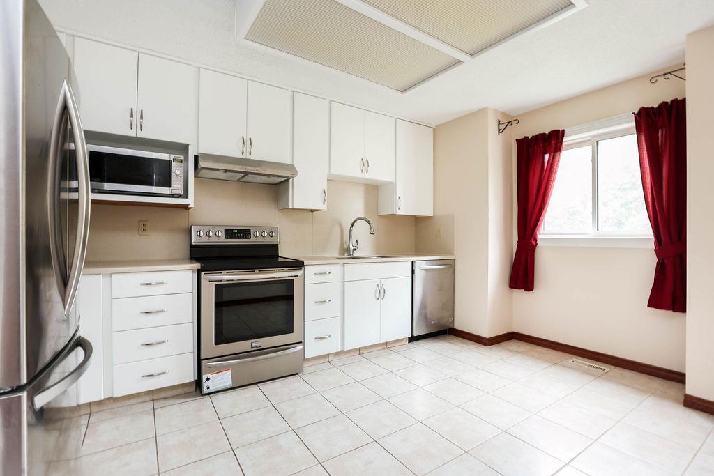 Photo 2 of 23 Malmsbury Avenue, Winnipeg MB