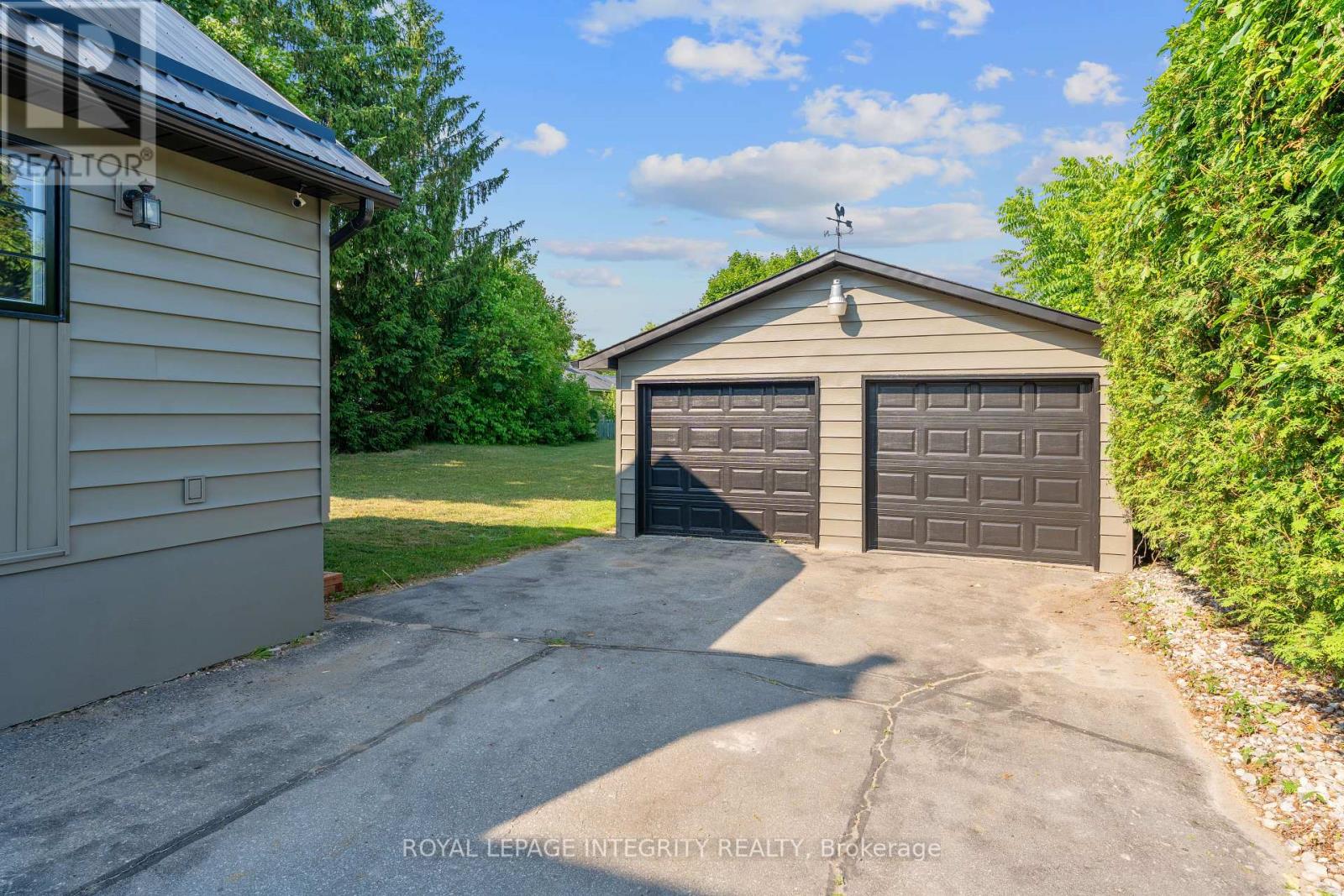 Photo 18 of 835 Prescott Street, North Grenville ON