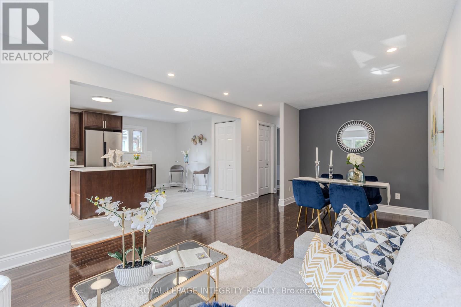 Photo 11 of 153 Glamorgan Drive, Ottawa ON