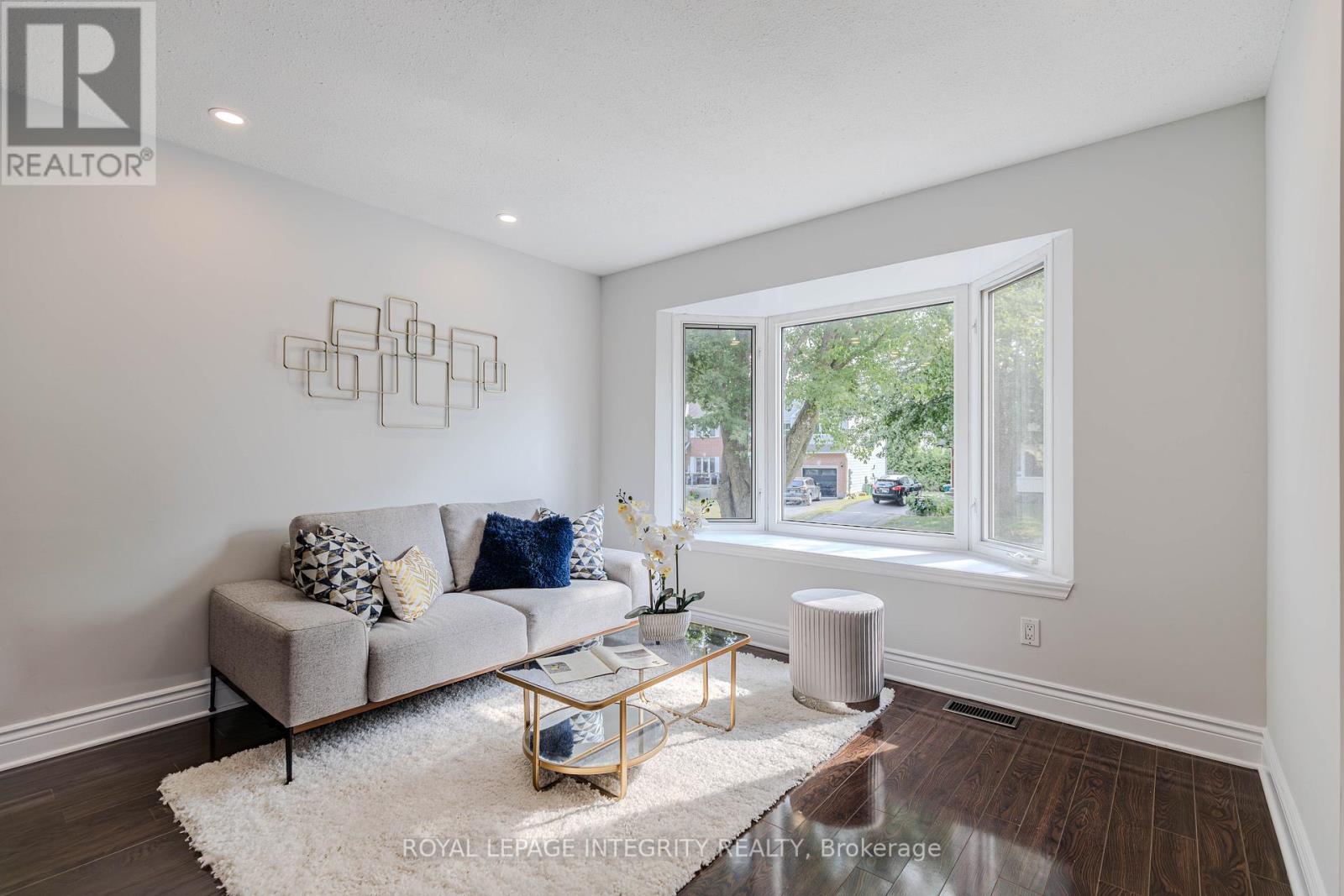Photo 9 of 153 Glamorgan Drive, Ottawa ON
