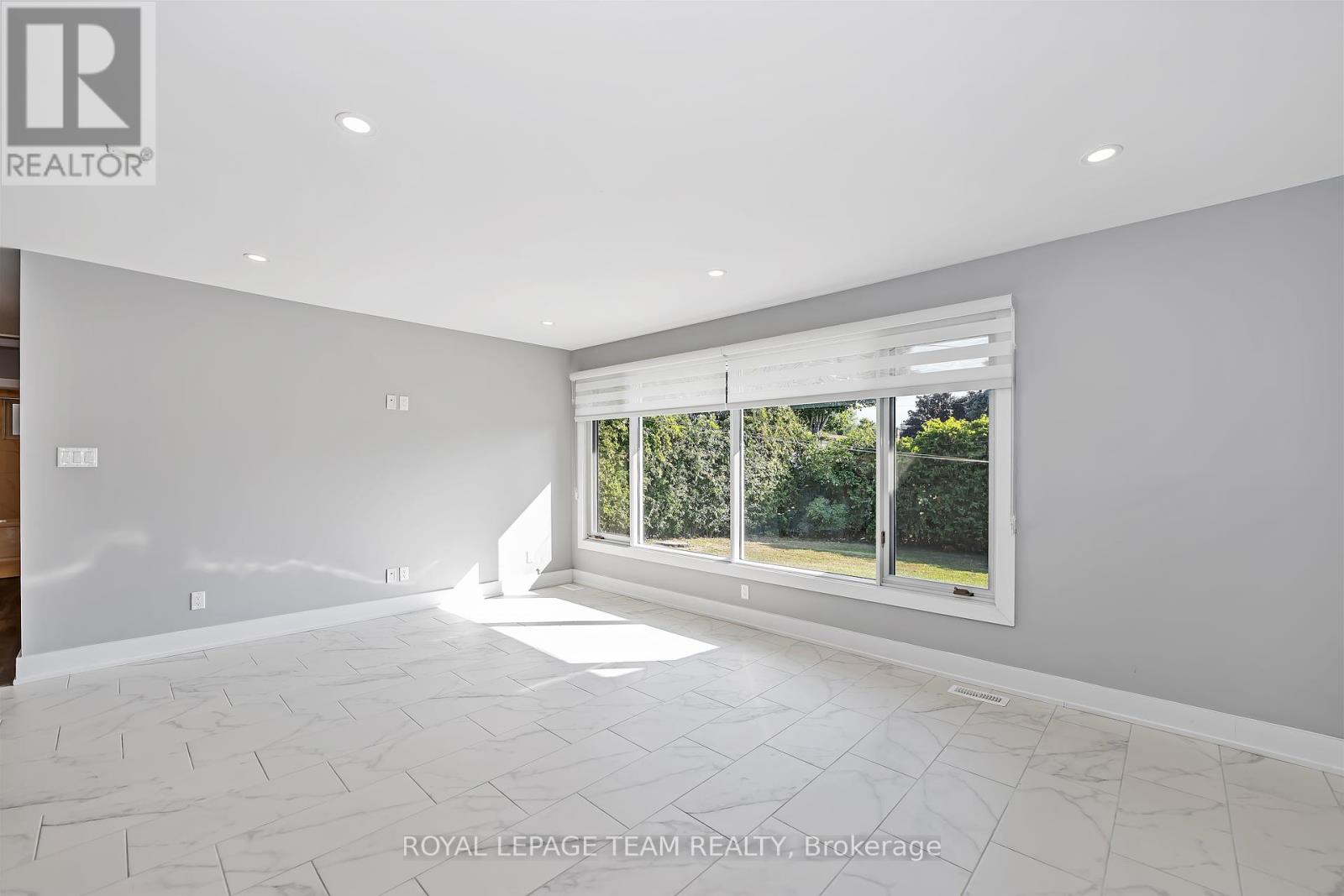 Photo 10 of 12 Largo Crescent, Ottawa ON