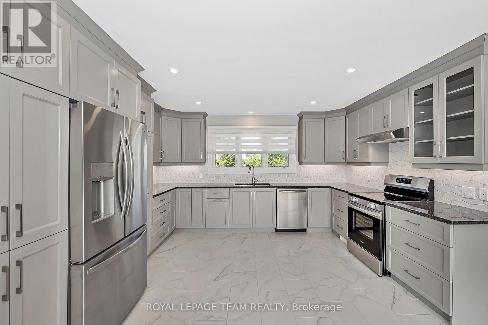 Photo 14 of 12 Largo Crescent, Ottawa ON