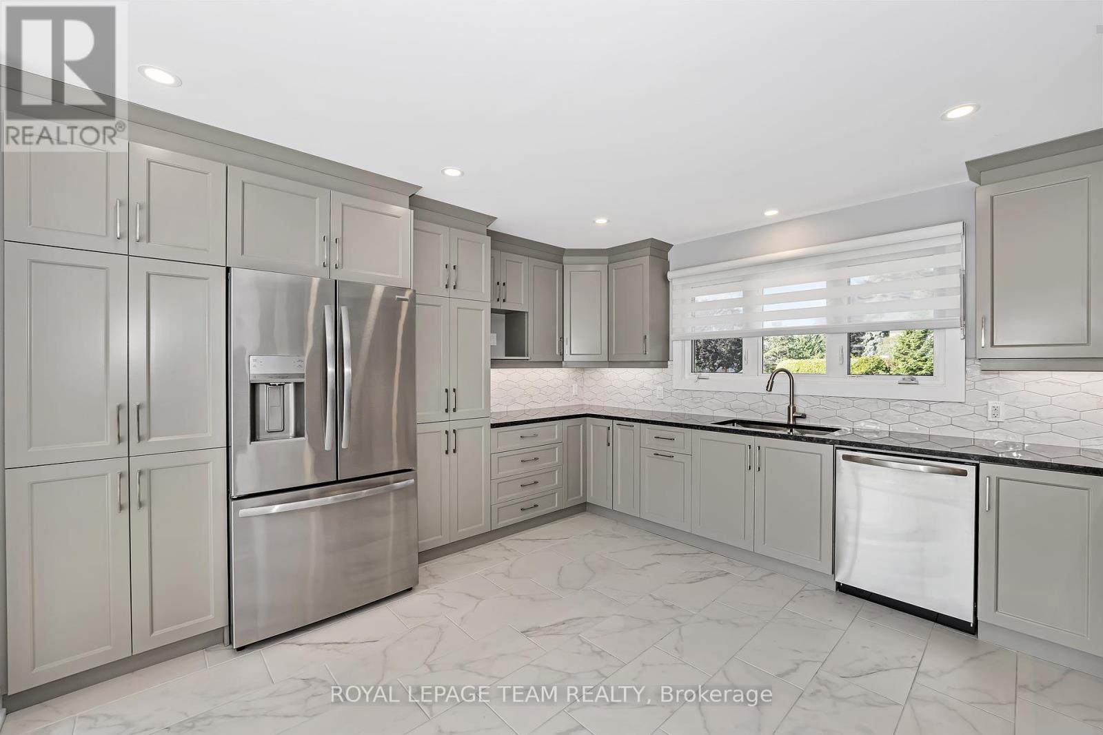 Photo 15 of 12 Largo Crescent, Ottawa ON