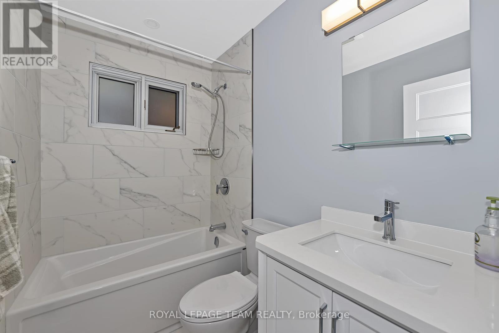Photo 24 of 12 Largo Crescent, Ottawa ON