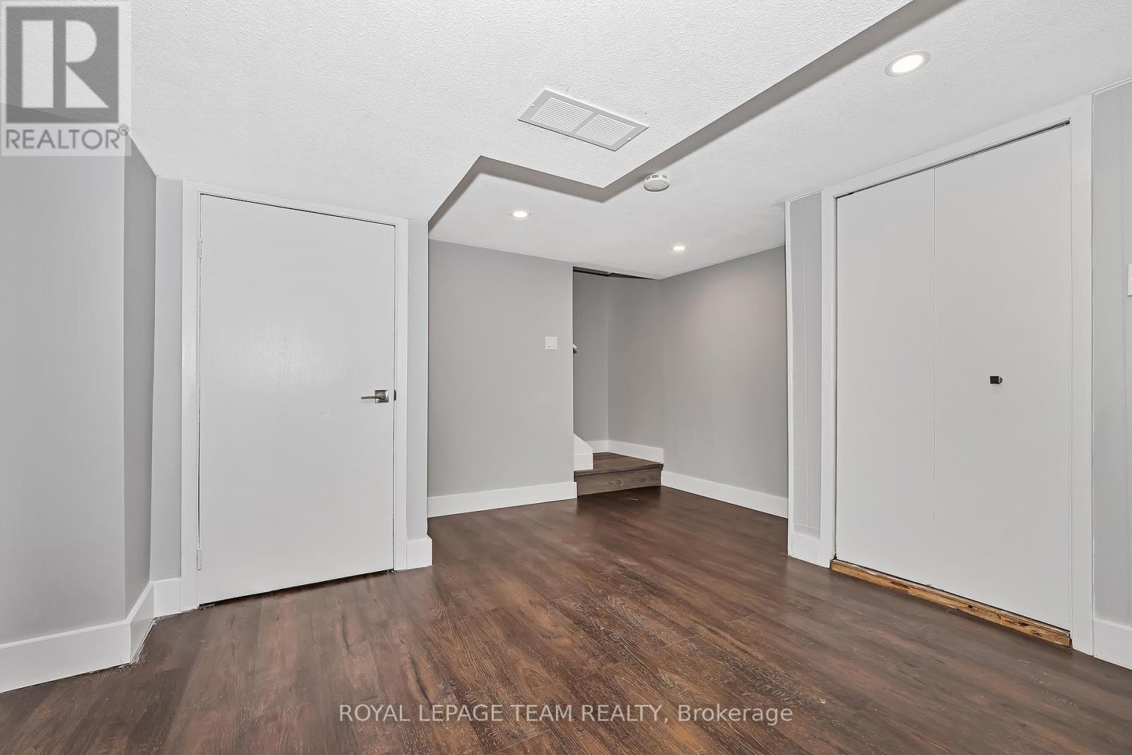 Photo 32 of 12 Largo Crescent, Ottawa ON