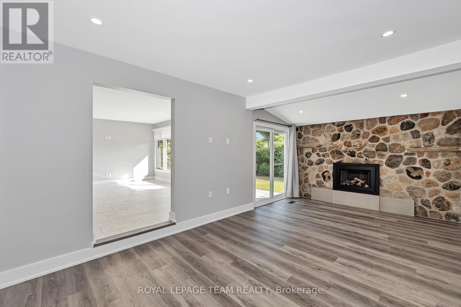Photo 6 of 12 Largo Crescent, Ottawa ON