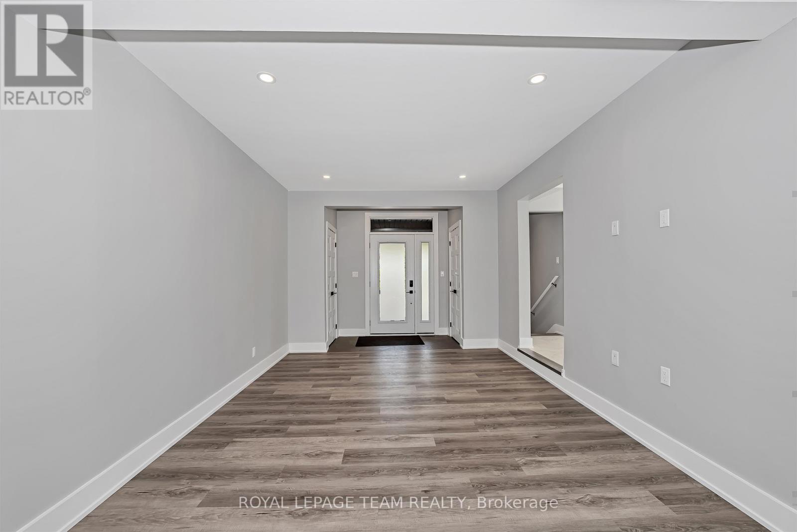 Photo 8 of 12 Largo Crescent, Ottawa ON