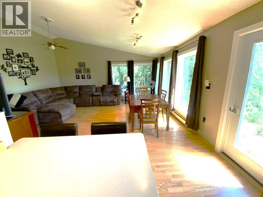 Photo 15 of 231052 330 Township, Rural Kneehill County AB