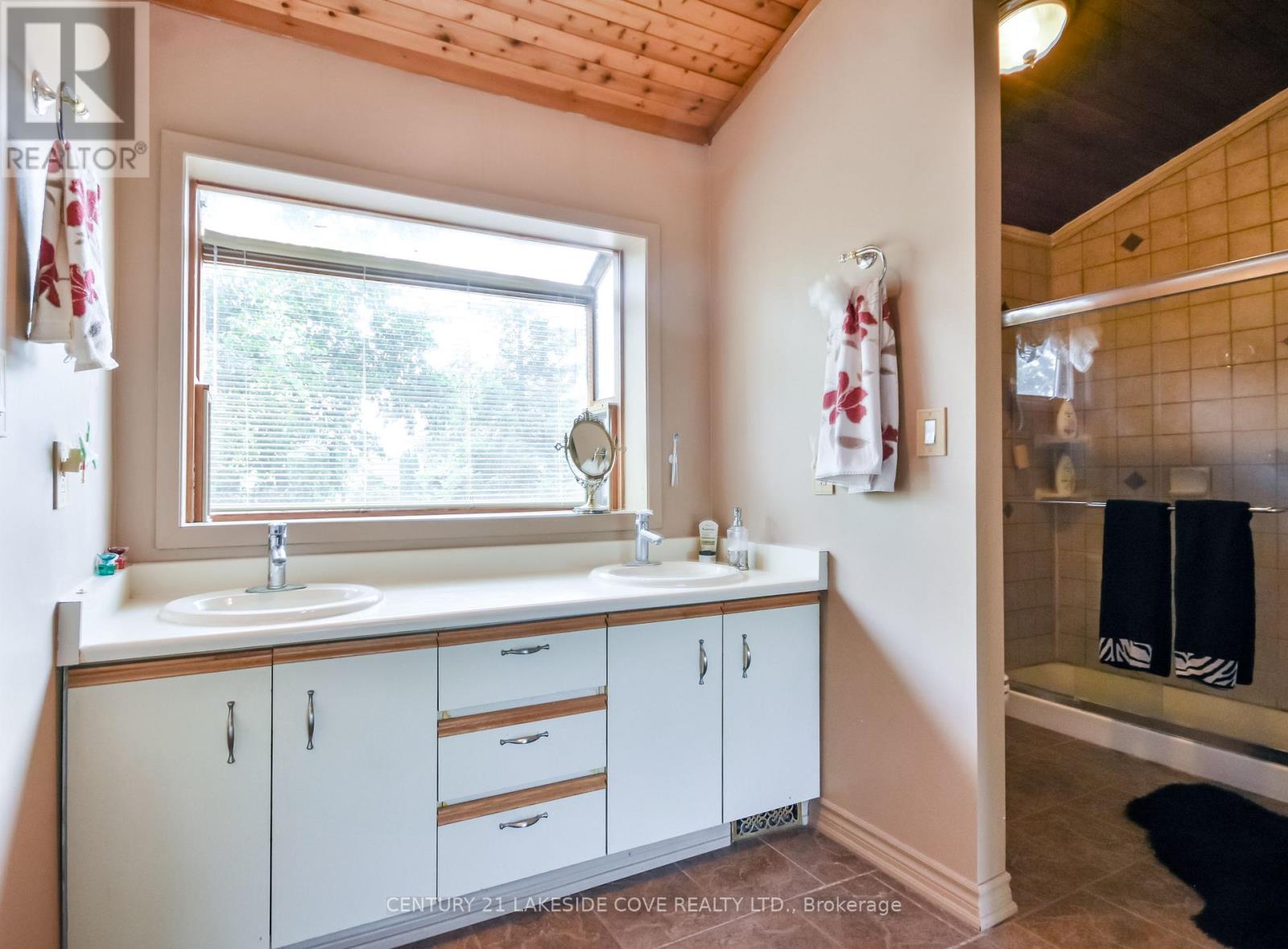 135 BAYSHORE DRIVE - 32