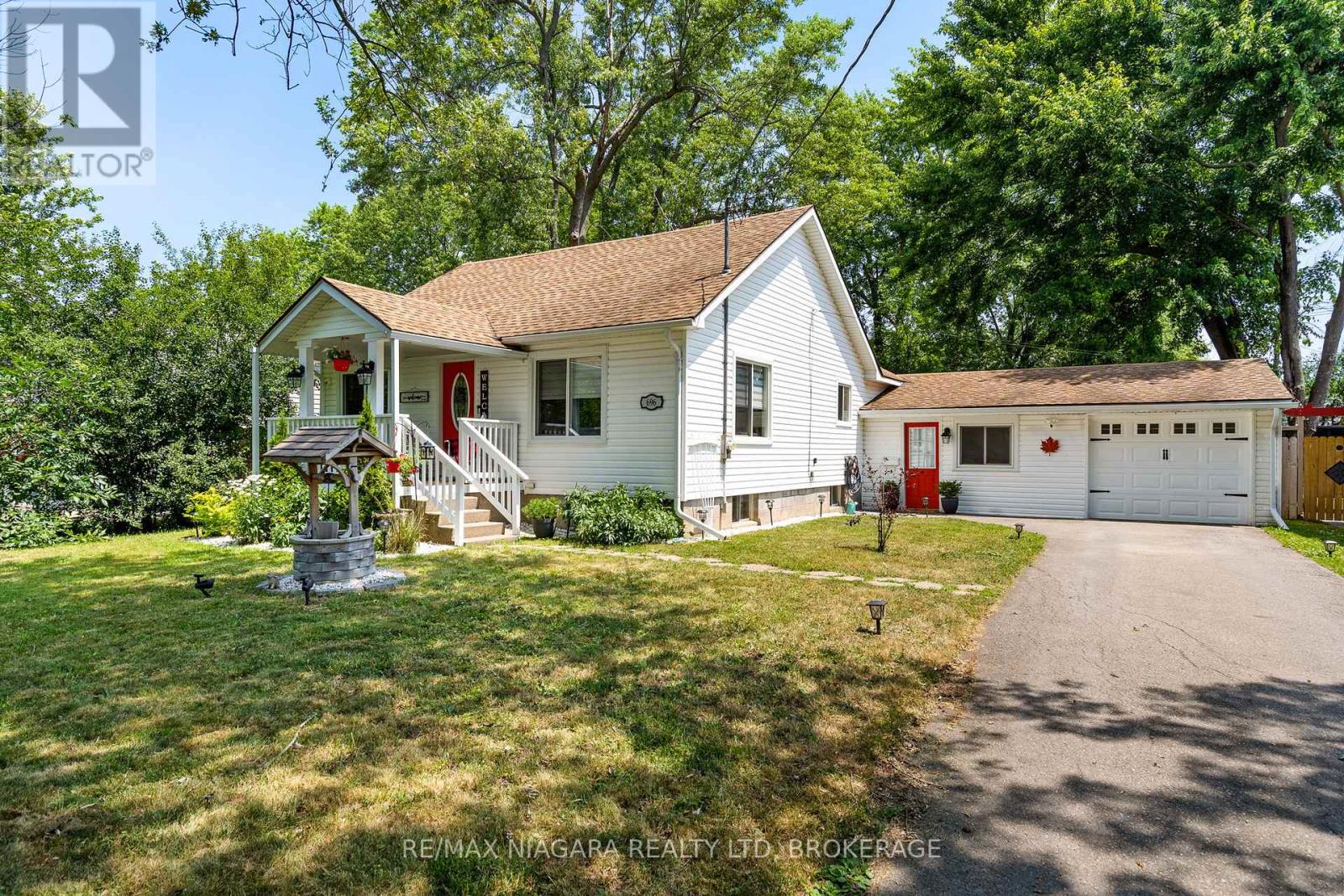 Photo 2 of 696 Fairview Road, Fort Erie ON