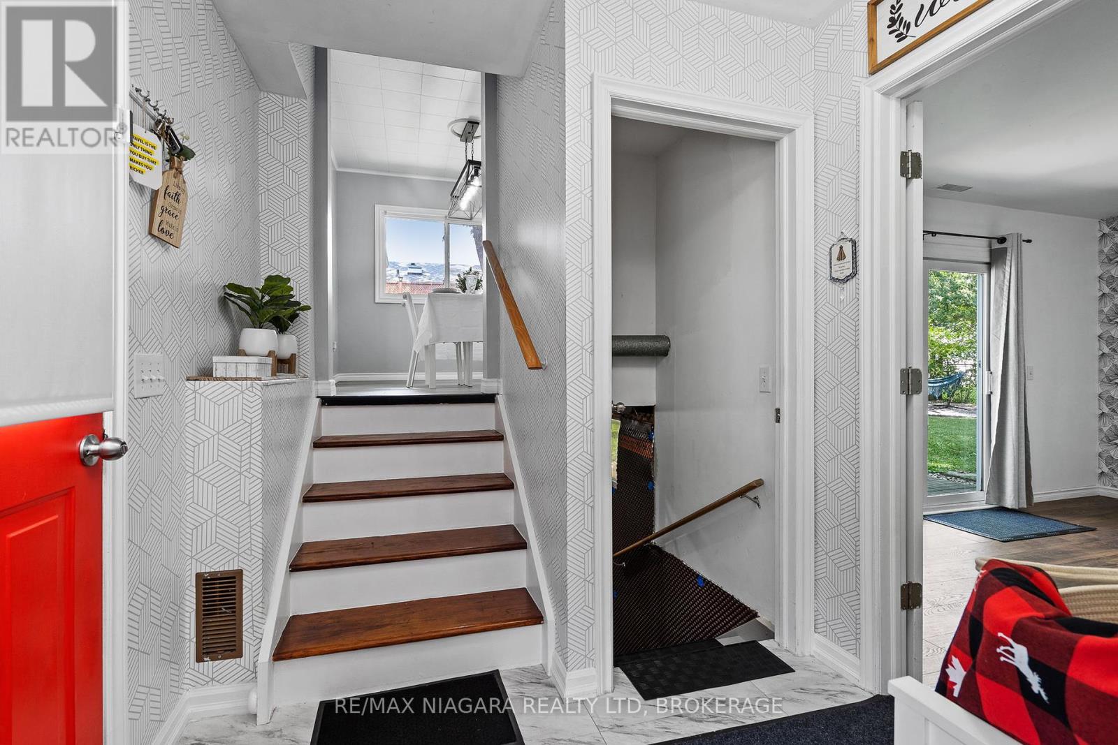 Photo 20 of 696 Fairview Road, Fort Erie ON