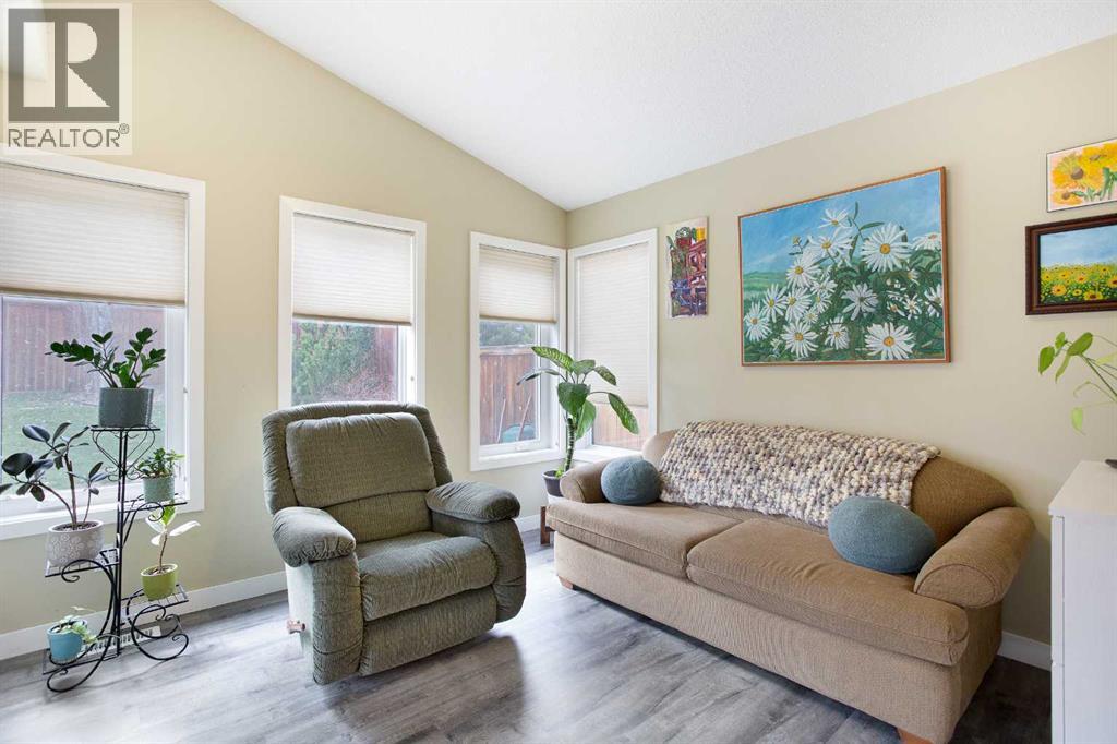 Photo 10 of 246 Pantego Terrace Nw, Calgary AB