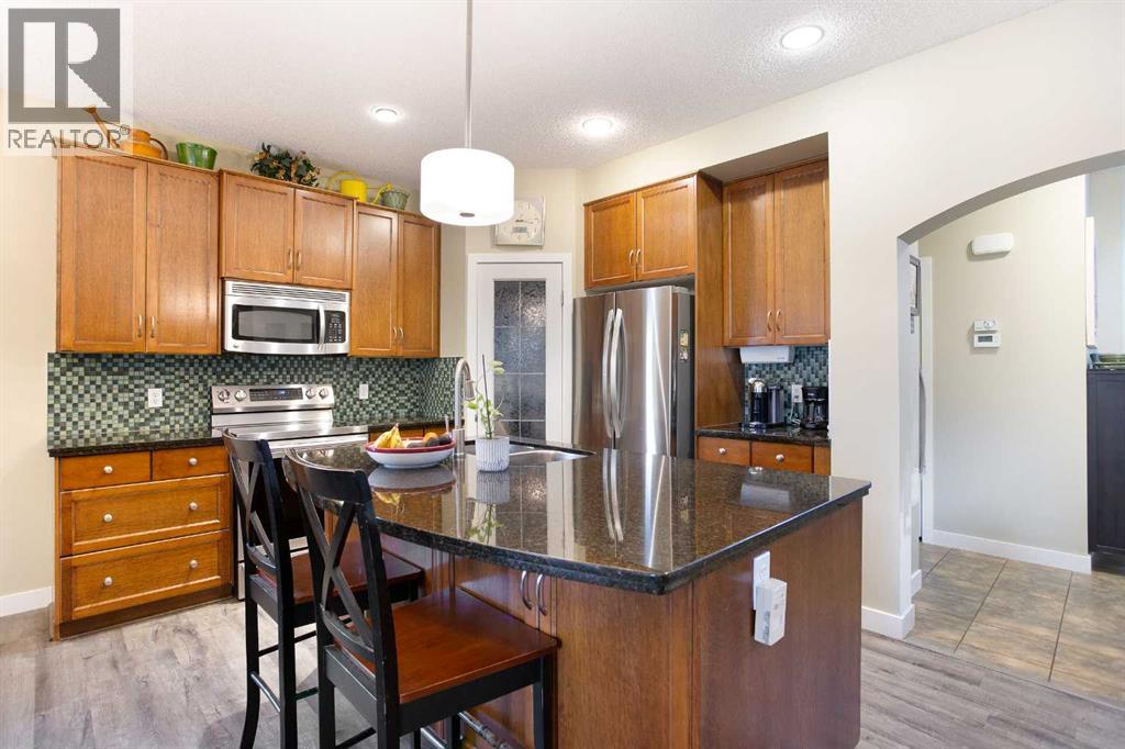 Photo 5 of 246 Pantego Terrace Nw, Calgary AB