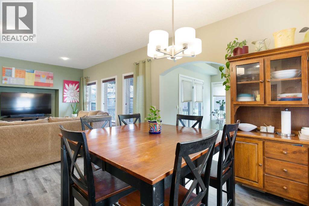 Photo 7 of 246 Pantego Terrace Nw, Calgary AB