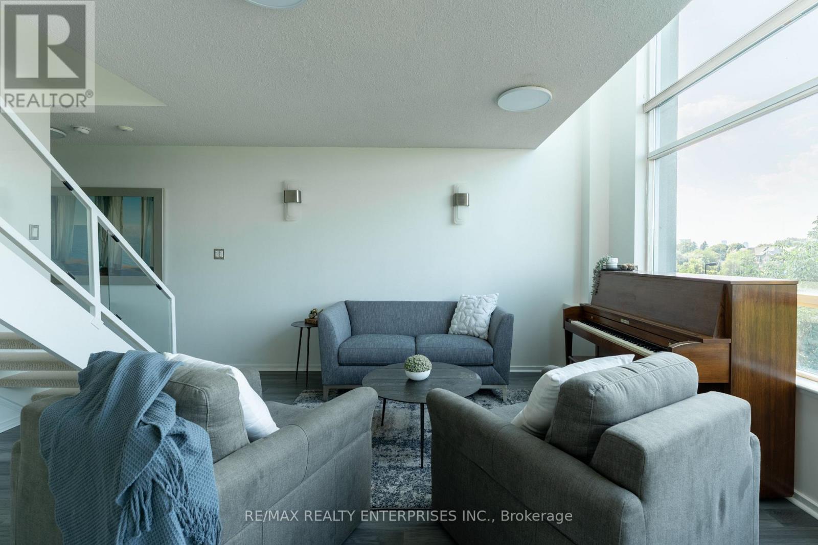 Photo 14 of 333 200 Manitoba Street, Toronto ON