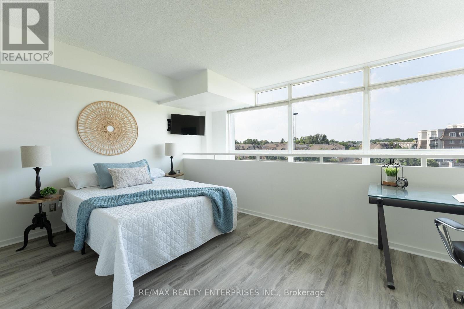 Photo 9 of 333 200 Manitoba Street, Toronto ON