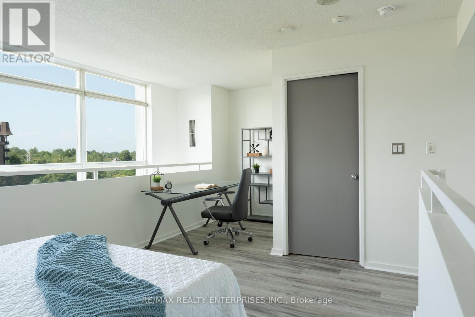 Photo 6 of 333 200 Manitoba Street, Toronto ON