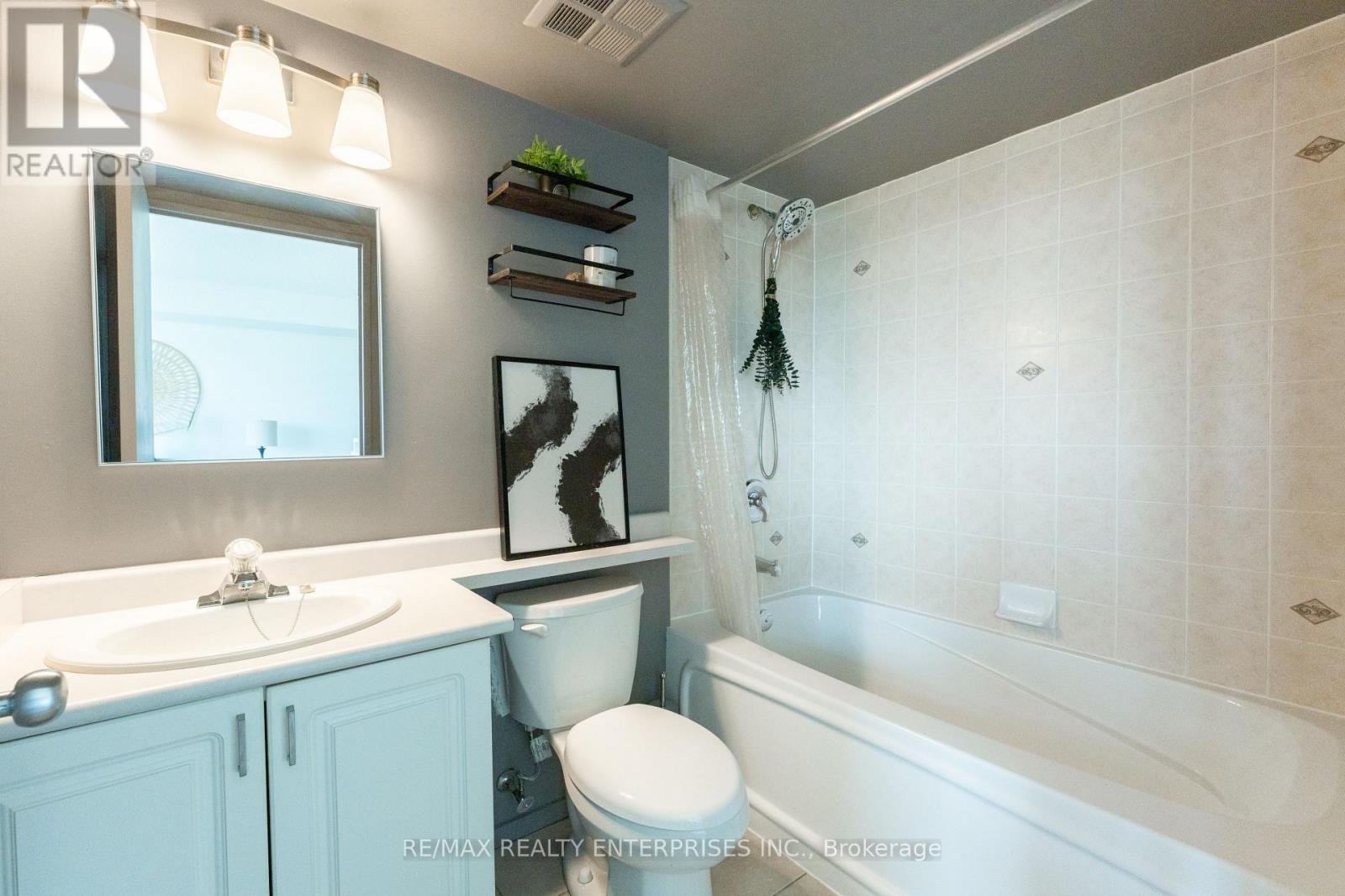 Photo 4 of 333 200 Manitoba Street, Toronto ON
