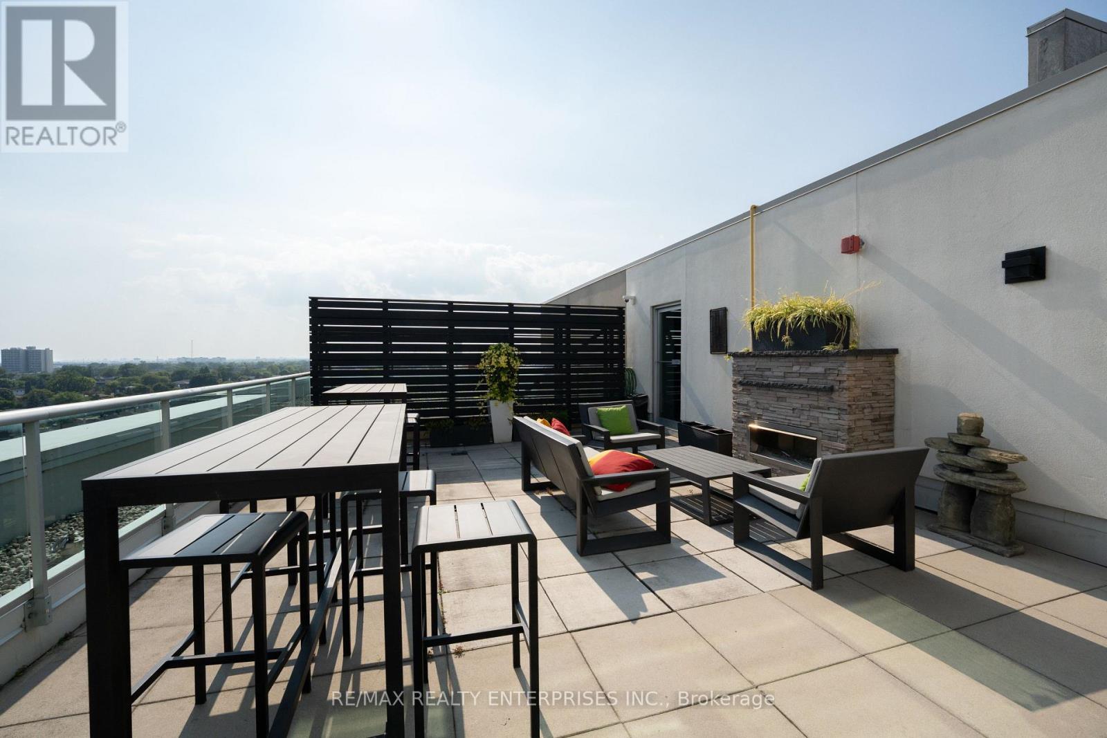 Photo 3 of 333 200 Manitoba Street, Toronto ON