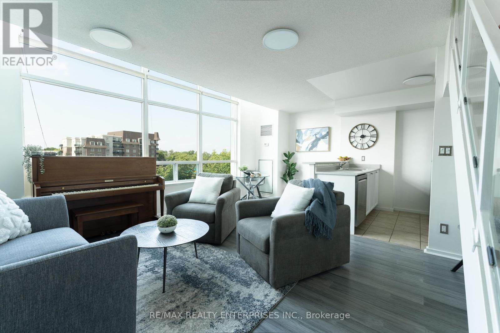 Photo 11 of 333 200 Manitoba Street, Toronto ON