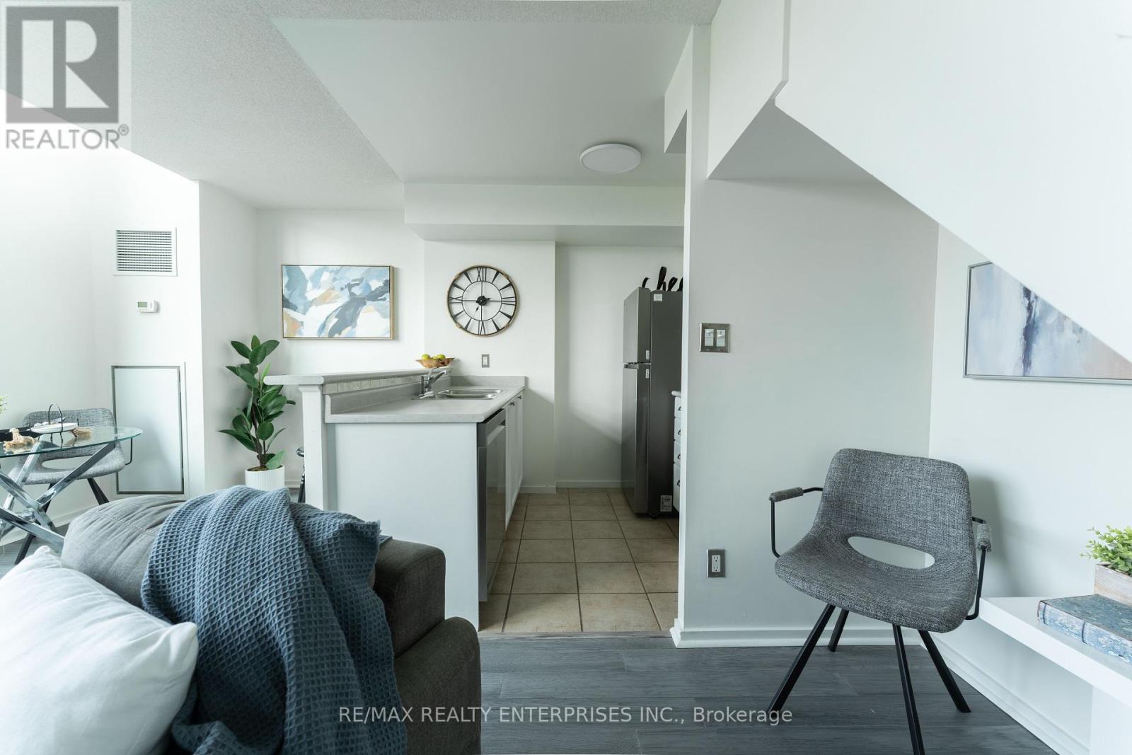 Photo 8 of 333 200 Manitoba Street, Toronto ON