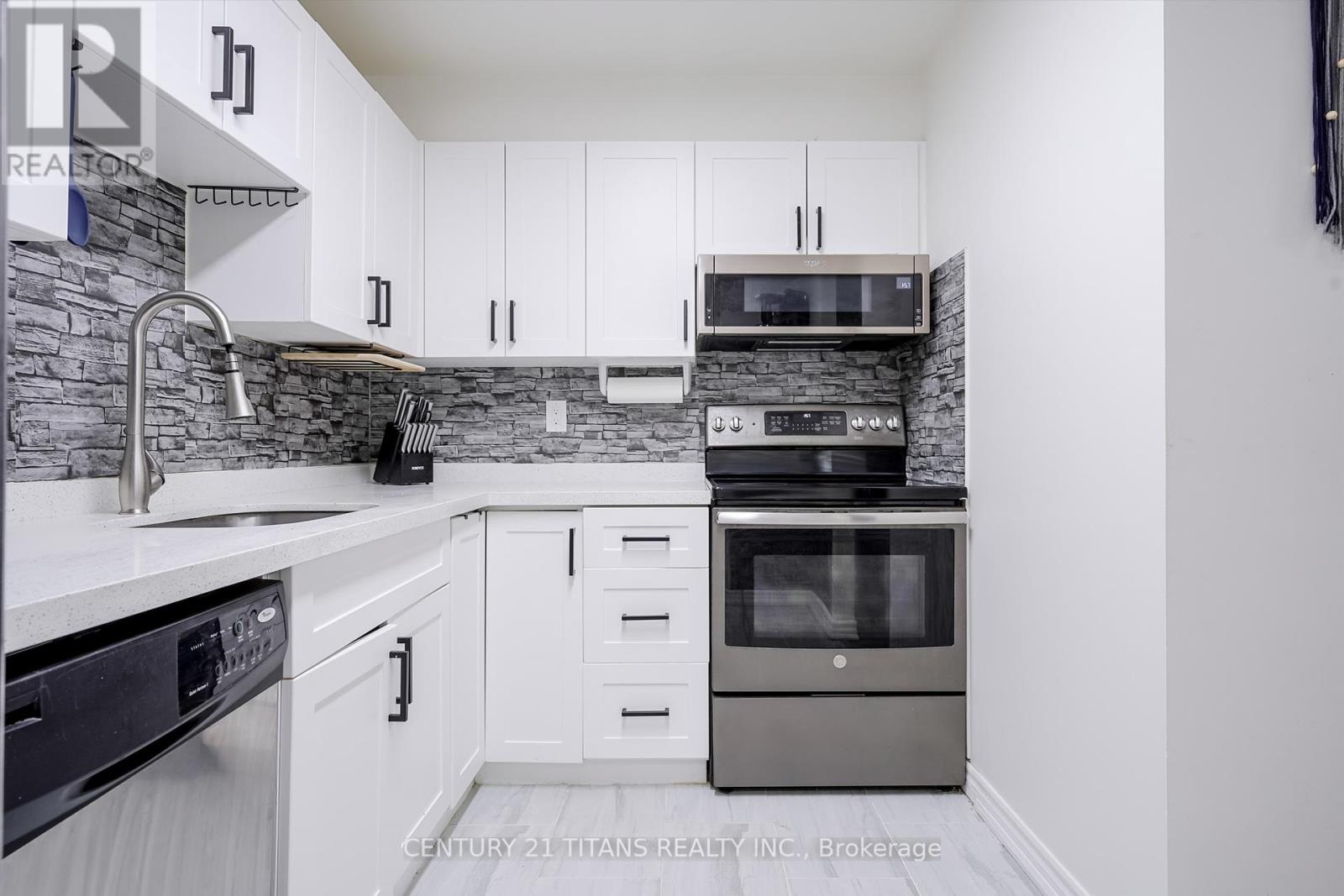 Photo 7 of 419 4185 Shipp Drive, Mississauga ON