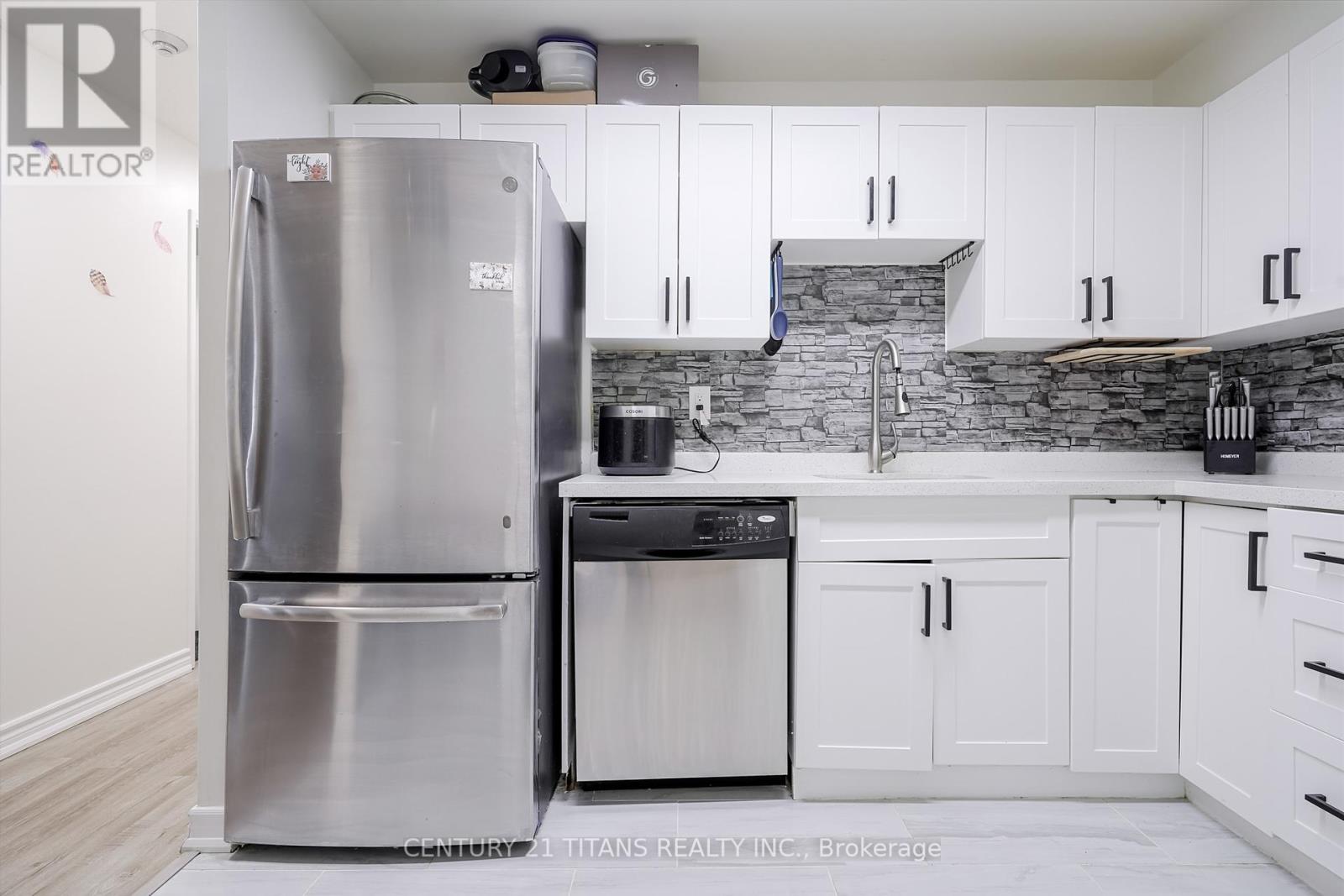 Photo 10 of 419 4185 Shipp Drive, Mississauga ON