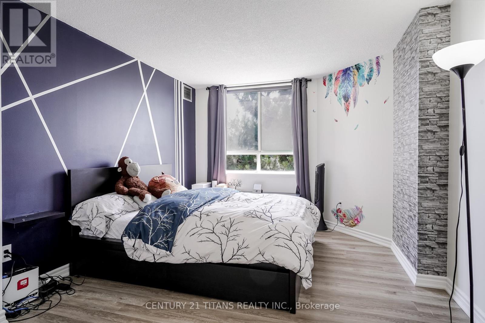 Photo 5 of 419 4185 Shipp Drive, Mississauga ON