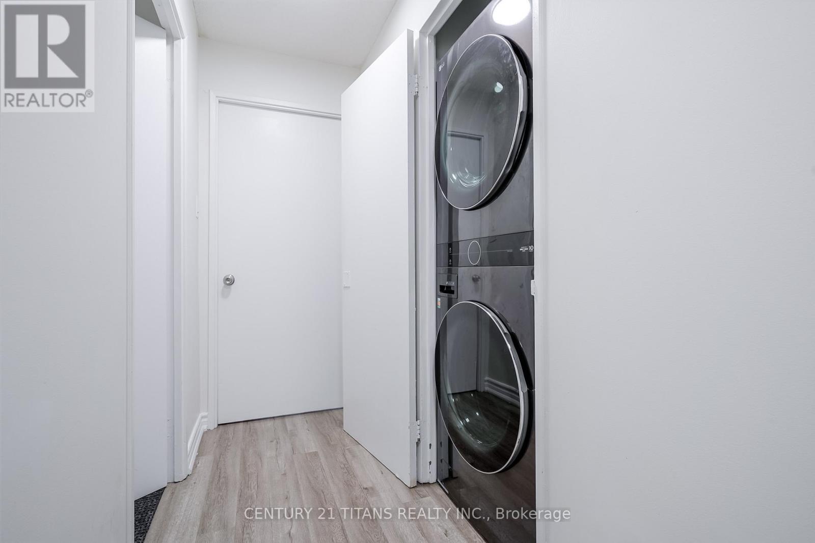 Photo 3 of 419 4185 Shipp Drive, Mississauga ON